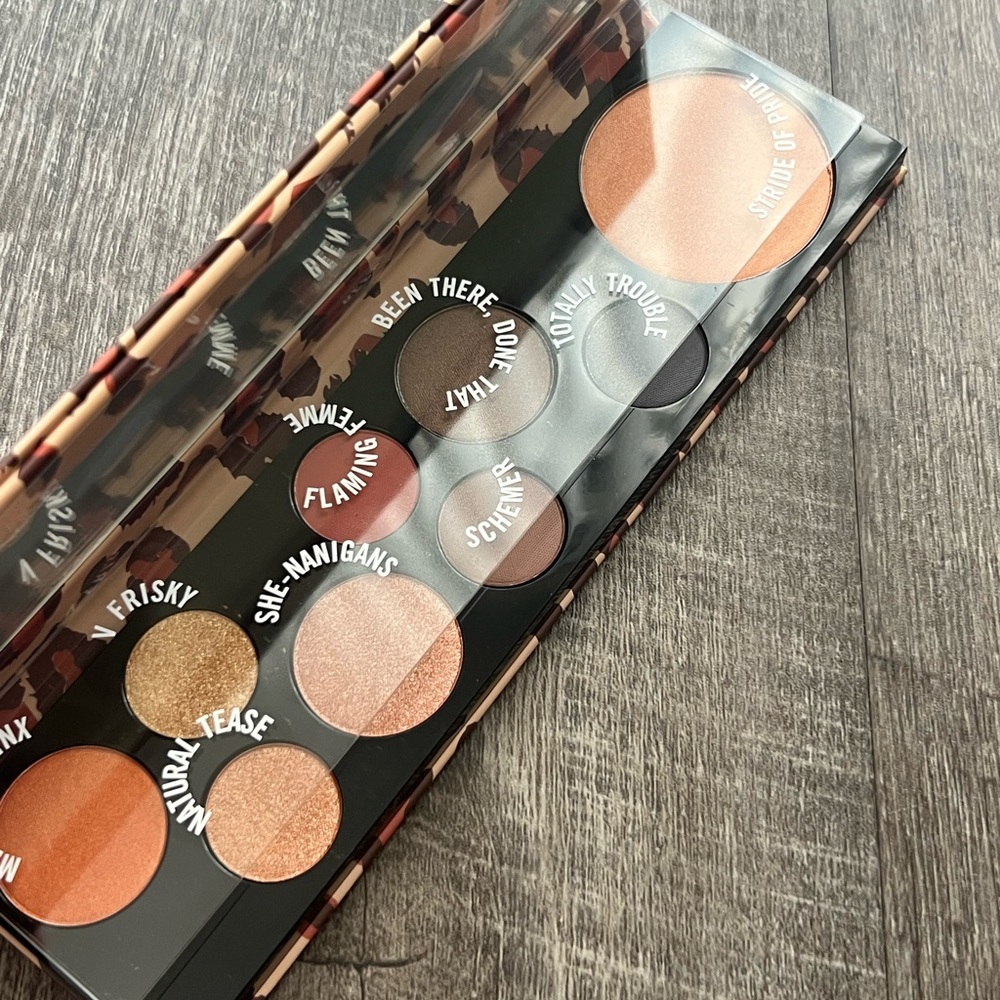 MAC Flirty Eyeshadow Palette - Warm Neutrals